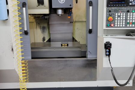 Used AKIRA SEIKI PERFORMA V2.5XP Vertical Machining Center #8042